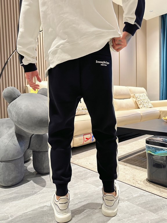 Ermenegildo Zegna new casual pants for fallwinter 2023! Synchronized sale on the official website. The brand's classic LOGO casual pants , customized fabric, excellent comfort, strong hand touch. Highly recognizable, per