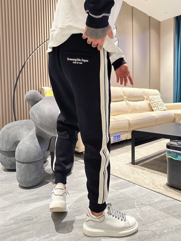 Ermenegildo Zegna new casual pants for fallwinter 2023! Synchronized sale on the official website. The brand's classic LOGO casual pants , customized fabric, excellent comfort, strong hand touch. Highly recognizable, per