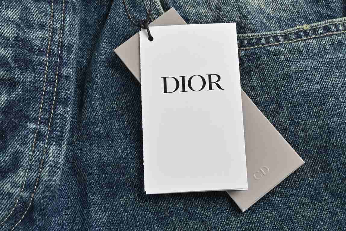 DiorDior 23Fw Vintage Suede Labeled JeansThis year's newest denim suit is one of the classic and simple models of the 47 series The fabric is made of cotton selvage denim with a smooth and comfortable handfeel.Crafted wi