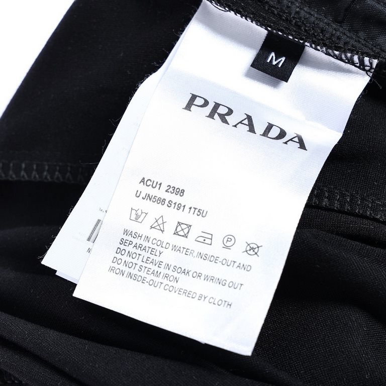 Prada Prada PRD 23SS new double-breasted buttoned patchwork sweatpantsCustomized thin and breathable 100% cotton 50 count 160g billet washed hand, cloth, drape 100% restored to the original.Side double row of buttons tim