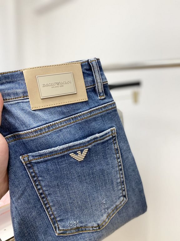 Armani, 2023 latest products, counter synchronization is available, the original single goods, washed casual jeans, imported original washed elastic fabric, comfortable and elastic, the original hardware accessories deco