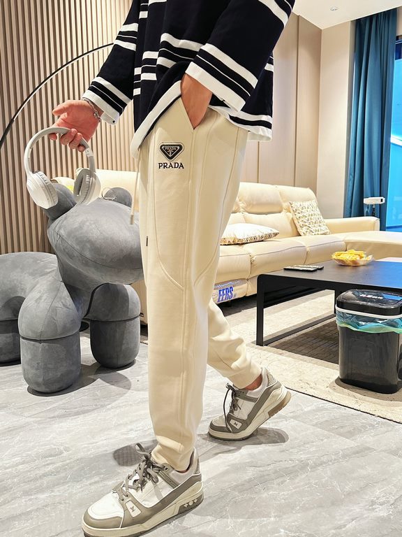 Prada new casual pants for fallwinter 2023! Synchronized sale on the official website. Brand classic LOGO casual pants , customized fabric, excellent comfort, strong hand touch. Highly recognizable, perfect quality craft