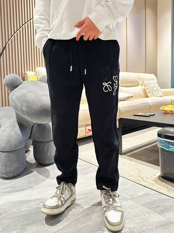 Loewe 2023 fall and winter new casual pants! Synchronized sale on the official website. Brand classic LOGO casual pants , customized fabric, excellent comfort, strong hand touch. Highly recognizable, perfect quality craf