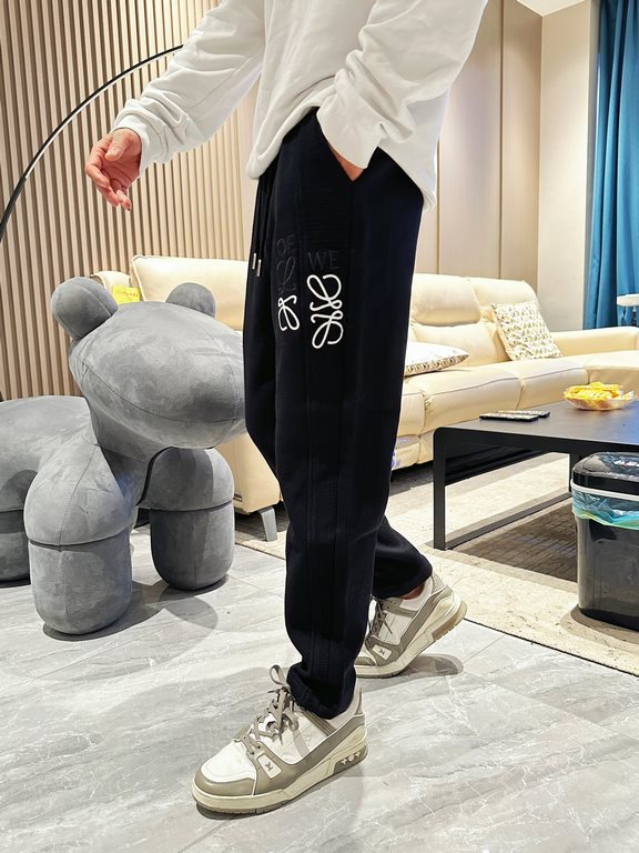 Loewe 2023 fall and winter new casual pants! Synchronized sale on the official website. Brand classic LOGO casual pants , customized fabric, excellent comfort, strong hand touch. Highly recognizable, perfect quality craf