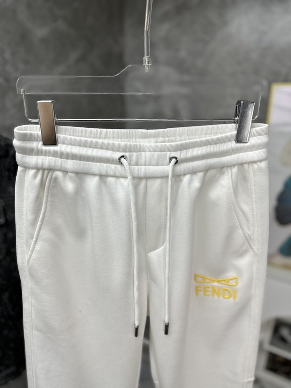 Fendi new casual pants for fallwinter 2023! Official website synchronized sale. Brand classic LOGO casual pants , customized fabric, excellent comfort, strong hand touch. Highly recognizable, perfect quality craftsmanshi