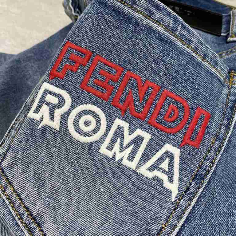 Fendi 23SS springsummer collection jeans , small straight design high end washing process , fabric with elasticity high comfort , back pocket embroidery creative large logo design , top   series jeans size 29,30,31,32,33