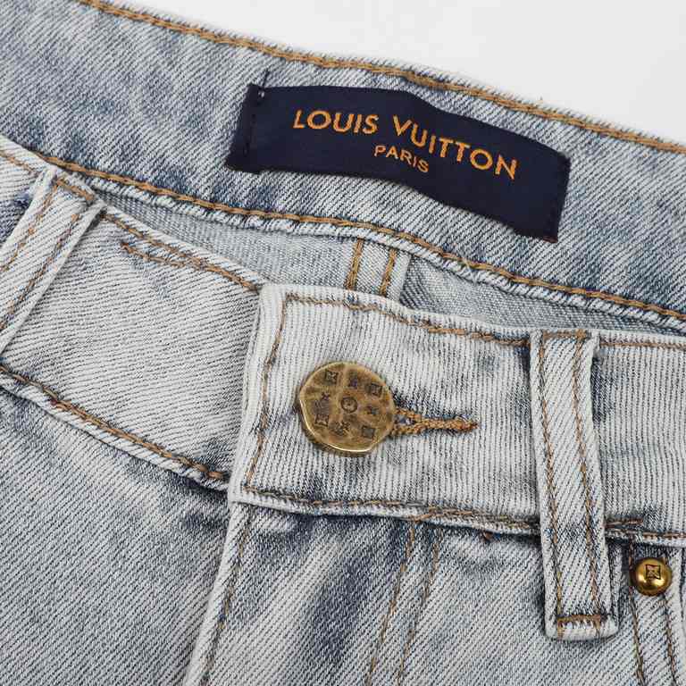 Louis Vutton jeans with cartoon character embroidered logo on the back.So far this year to do the most awesome jeans, heavy wash process, hidden mystery details are very much, this time the main push of the pants whether