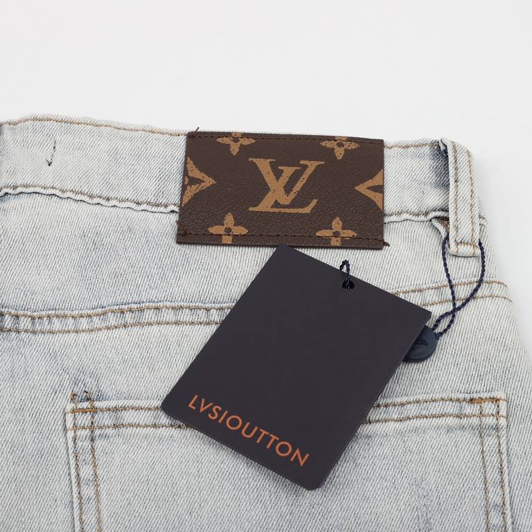 Louis Vutton jeans with cartoon character embroidered logo on the back.So far this year to do the most awesome jeans, heavy wash process, hidden mystery details are very much, this time the main push of the pants whether