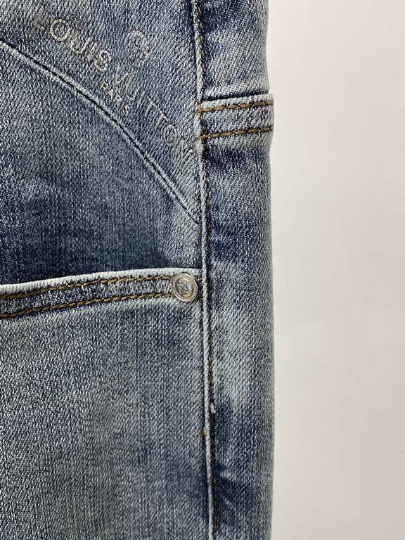 LV, 2023 latest products, counter synchronization is available, the original single goods, washed casual jeans Imported original washed stretch fabric, comfortable and elastic, the original hardware accessories decorativ