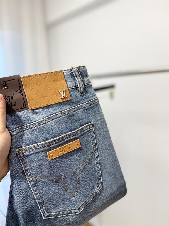 LV, 2023 latest products, counter synchronization is available, the original single goods, washed casual jeans Imported original washed stretch fabric, comfortable and elastic, the original hardware accessories decorativ