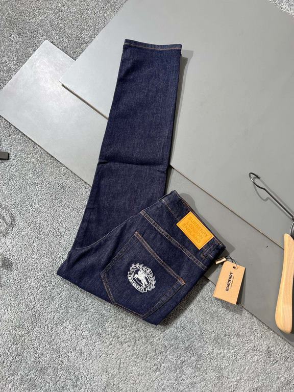 BBR 2023 spring and summer high-end boutique business casual jeans. Hundred years of luxury brands, very noble design style, 99% close to the authentic, fine workmanship, to win the hearts of countless people. Back leath