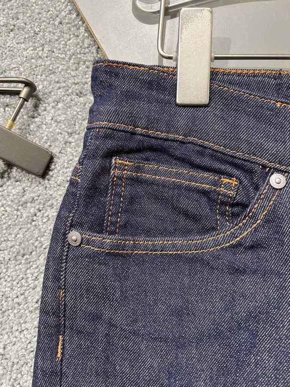 BBR 2023 spring and summer high-end boutique business casual jeans. Hundred years of luxury brands, very noble design style, 99% close to the authentic, fine workmanship, to win the hearts of countless people. Back leath