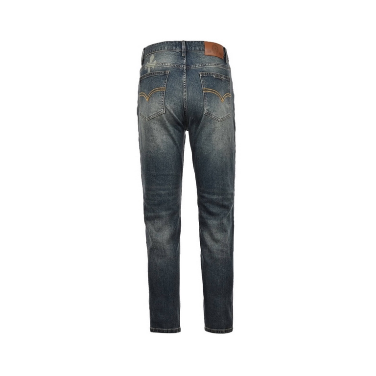 Chtome HeartCrow Heart 23Fw Classic Cross Wash JeansInto the pants after doing heavy enzyme stonewash rinsing, each wash are different, heavy wash process, hidden details are very much, this time the main push of the pan