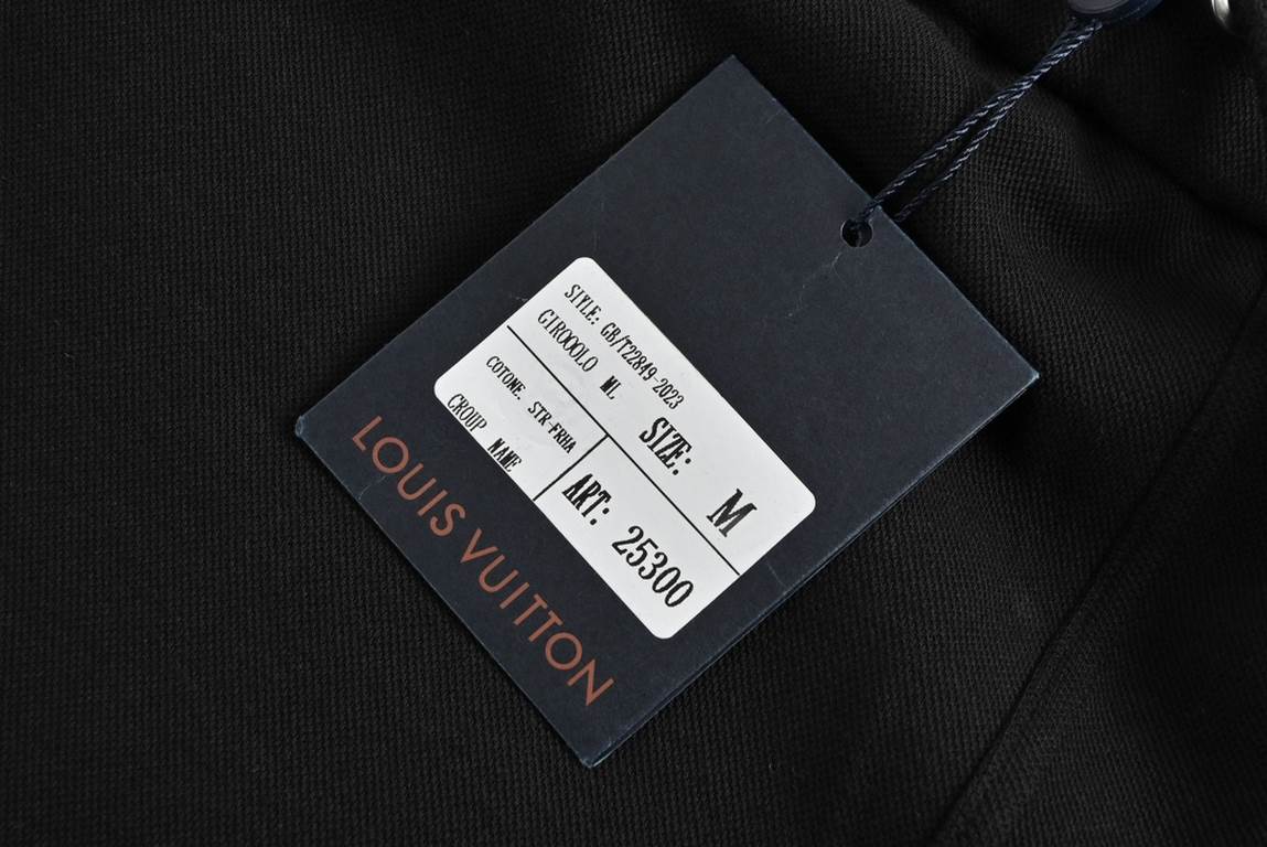 Louis VuittonLouis Vuitton 23Fw Side Old Flower Jacquard Webbing TrousersOriginally purchased at 8,500, these pants have color blocked stripes and old jacquard on the sides,The fabric is made of 400g washed terry cotton 