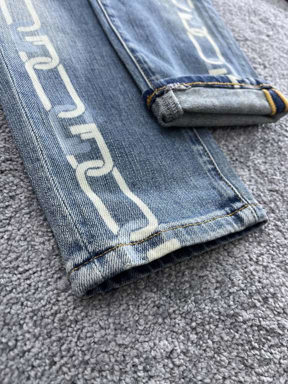 FD family 23SS new jeans High-end quality Slim fit Fabric with elasticity High comfort Good fit No constriction on the body Size 30, 31, 32, 33, 34, 36, 38.