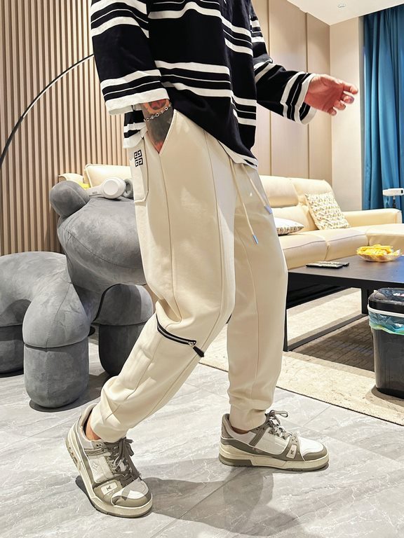 Givenchy new casual pants for fallwinter 2023! Synchronized sale on the official website. Brand classic LOGO casual pants , custom fabric, excellent comfort, strong hand touch. Highly recognizable, perfect quality crafts