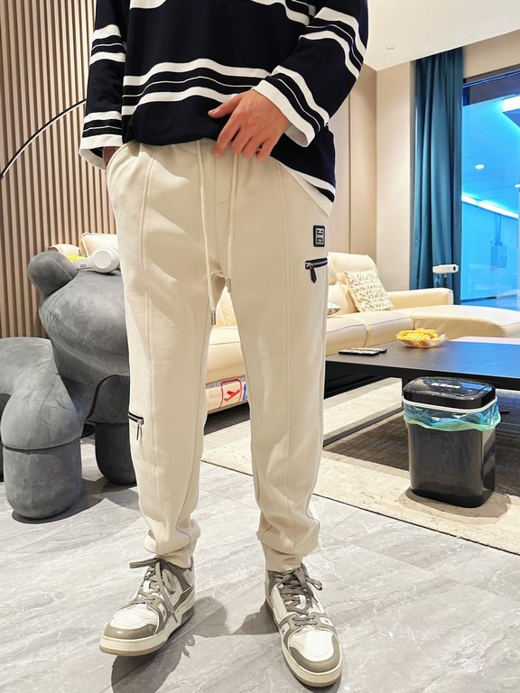 Givenchy new casual pants for fallwinter 2023! Synchronized sale on the official website. Brand classic LOGO casual pants , custom fabric, excellent comfort, strong hand touch. Highly recognizable, perfect quality crafts