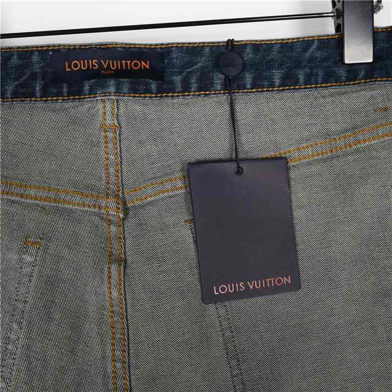 Louis Vuitton Graffiti Monogrammed Back JeansSo far this year to do the most awesome jeans, heavy wash process, hidden mystery details are very much, this time the main push of the pants either version or on the body is 