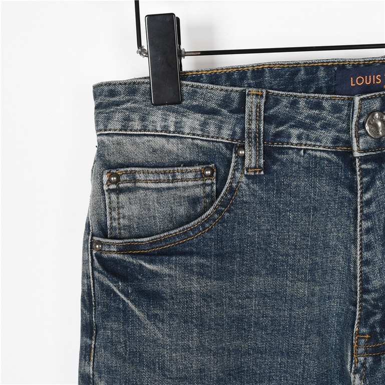 Louis Vuitton Graffiti Monogrammed Back JeansSo far this year to do the most awesome jeans, heavy wash process, hidden mystery details are very much, this time the main push of the pants either version or on the body is 