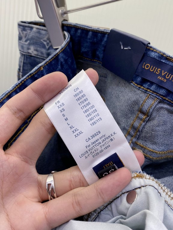 LV2023 early fall new casual jeans, high-end customized series. Imported high-density customized cotton tannin fabric comfortable and soft skin-friendly, straight and not easy to wrinkle, original hardware. In-kind shoot