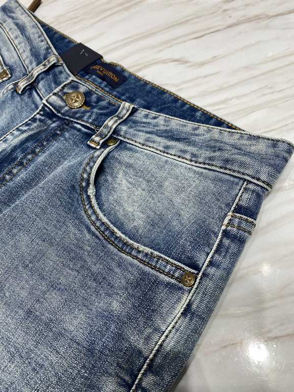 LV2023 early fall new casual jeans, high-end customized series. Imported high-density customized cotton tannin fabric comfortable and soft skin-friendly, straight and not easy to wrinkle, original hardware. In-kind shoot