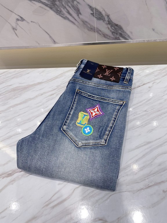 LV2023 early fall new casual jeans, high-end customized series. Imported high-density customized cotton tannin fabric comfortable and soft skin-friendly, straight and not easy to wrinkle, original hardware. In-kind shoot