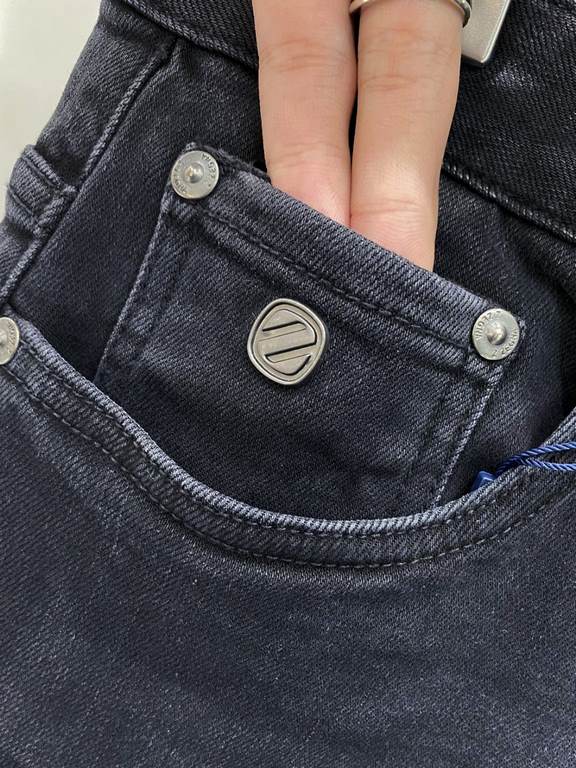 EZ 2023 fall and winter new leather pocket logo logo men's small straight Slim jeans! Channel rare out, the market is rare boutique channel source, absolutely can bring you an unexpected wearing experience, sincerely rec