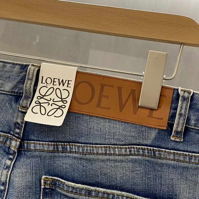 (New) Loewe! Denim 2023SS spring and summer new men's embroidered P Denim light color straight Slim jeans Classic five-pocket straight style, Luo family jeans are also one of the best. Italy    denim jeans using traditio