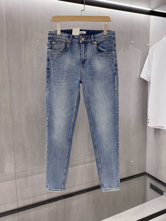 (New) Loewe! Denim 2023SS spring and summer new men's embroidered P Denim light color straight Slim jeans Classic five-pocket straight style, Luo family jeans are also one of the best. Italy    denim jeans using traditio