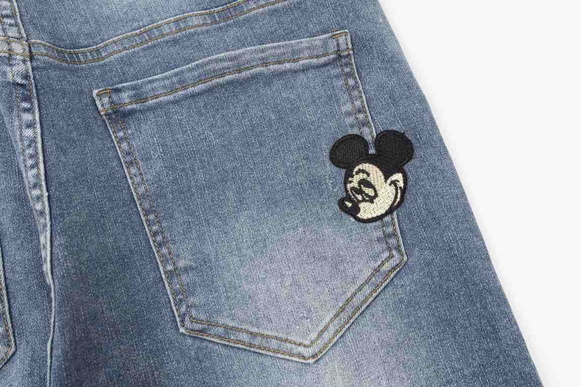 Gucci Gucci co-branded Disney Mickey 2023 latest products, counter synchronization is available, the original single hard goods, washed casual jeans, imported original washed stretch fabrics, comfortable and elastic, the