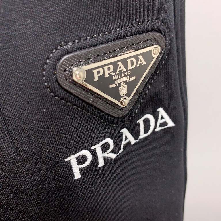 PRADA Prada 2023 newest casual pants counter with the same fabric, version of the fashionable and generous, buttocks thin, no sense of tightness, the use of imported fabrics on the counter on the body of the excellent ef