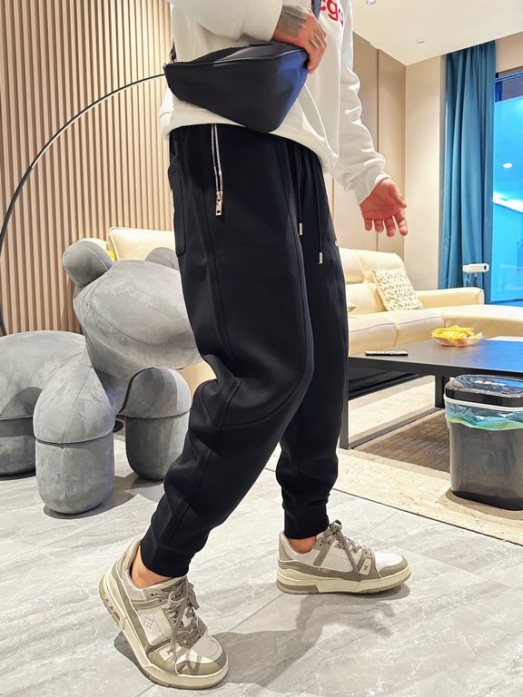 Givenchy new casual pants for fallwinter 2023! Synchronized sale on the official website. Brand classic LOGO casual pants , custom fabric, excellent comfort, strong hand touch. Highly recognizable, perfect quality crafts