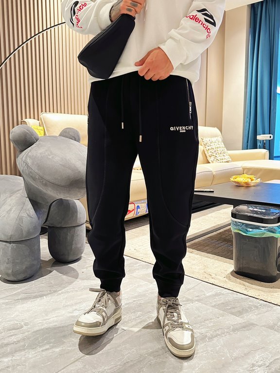 Givenchy new casual pants for fallwinter 2023! Synchronized sale on the official website. Brand classic LOGO casual pants , custom fabric, excellent comfort, strong hand touch. Highly recognizable, perfect quality crafts