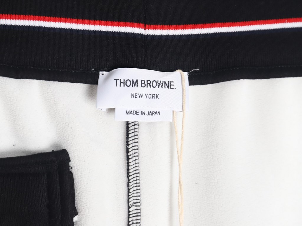 THOM BRWONE TB Newest Padded Sweatpants (Matchable)Cotton   spliced 4-bar coed long sweatpants. Note a few details this style is padded, with a four-bar patchwork design and a drawstring leg closure. UnisexK size 1-4