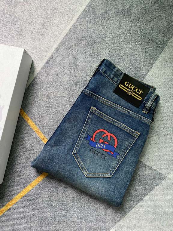 2023 High-end custom jeans Latest fashion week runway models Original color yeast wash process Selected heavyweight denim fabric (pure cotton) comfortable and skin-friendly Original hardware accessories accessories Cubic