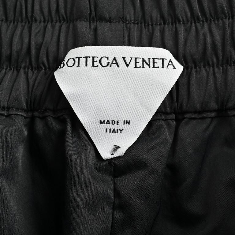 Bottega VenetaBV side zipper embossed rubber outdoor functional sports suit pantsThe original version of the domestic counter purchased to beat the version, the arrival of direct fixed weave cotton  nylon face cloth 70D 