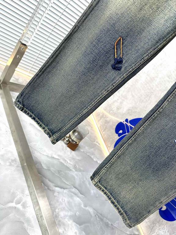 LV Louis Vuitton 2023 early fall new washed jeans, Z cabinet available, the original single ruthless goods, using the original micro-stretch fabric, simple and comfortable, unique design, creating a sense of simple lines