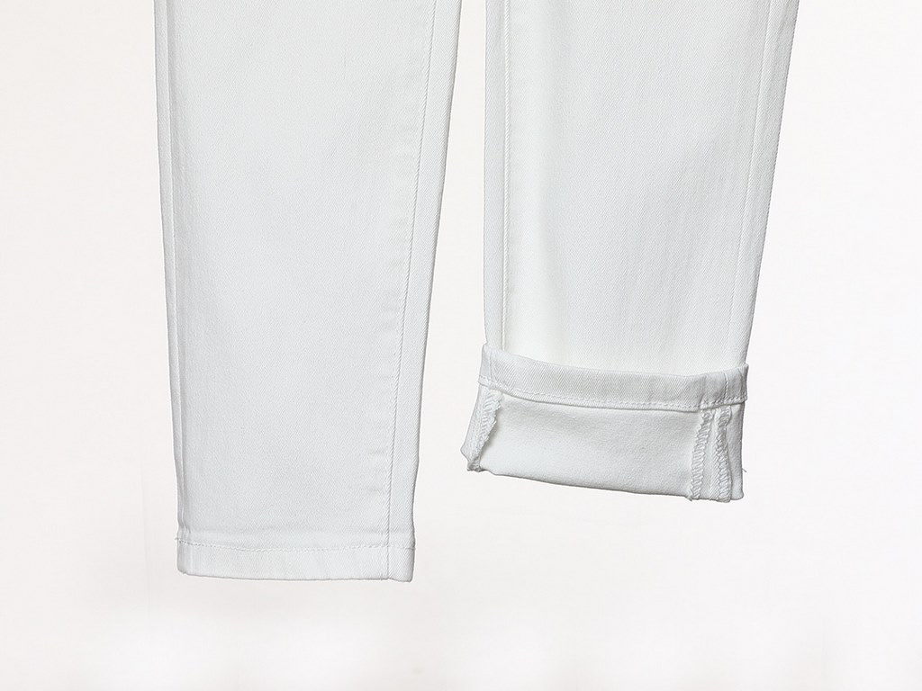 Dior  DIOR jeans 23 new small white small straight jeans available at the counter Physical store extreme jeans   counter original 11 good goods for all ages. The highest version of the market imported fabrics from Europe