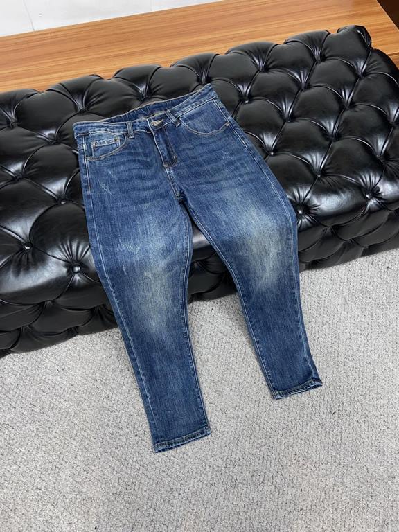 Gucci fall modelsThe new model of jeans Small Straight Counter available Physical store extreme jeans   Counter original 11 good goods for all ages. The highest version of the market imported fabrics from Europe. Comfort