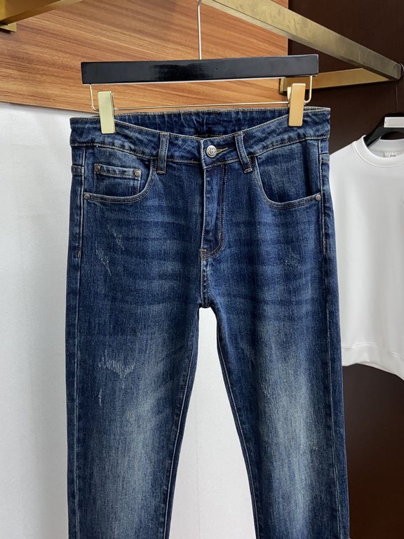 Gucci fall modelsThe new model of jeans Small Straight Counter available Physical store extreme jeans   Counter original 11 good goods for all ages. The highest version of the market imported fabrics from Europe. Comfort