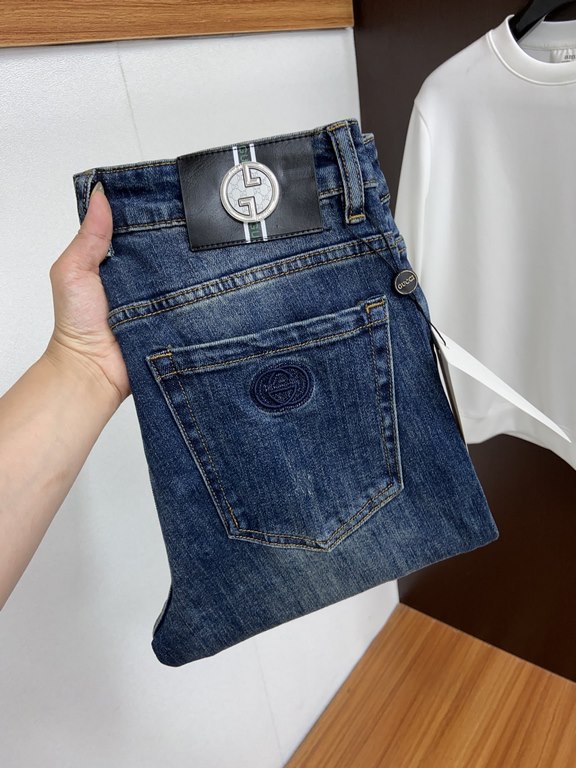 Gucci fall modelsThe new model of jeans Small Straight Counter available Physical store extreme jeans   Counter original 11 good goods for all ages. The highest version of the market imported fabrics from Europe. Comfort