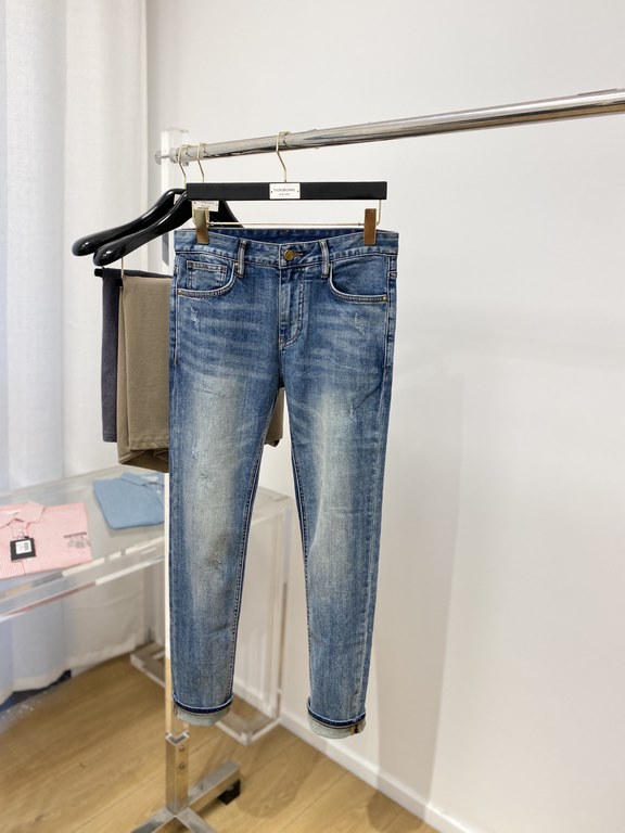 LV, 2023 latest products, counter synchronization is available, the original single goods, washed casual jeans, imported original washed stretch fabric, comfortable and elastic, original hardware accessories decorative l