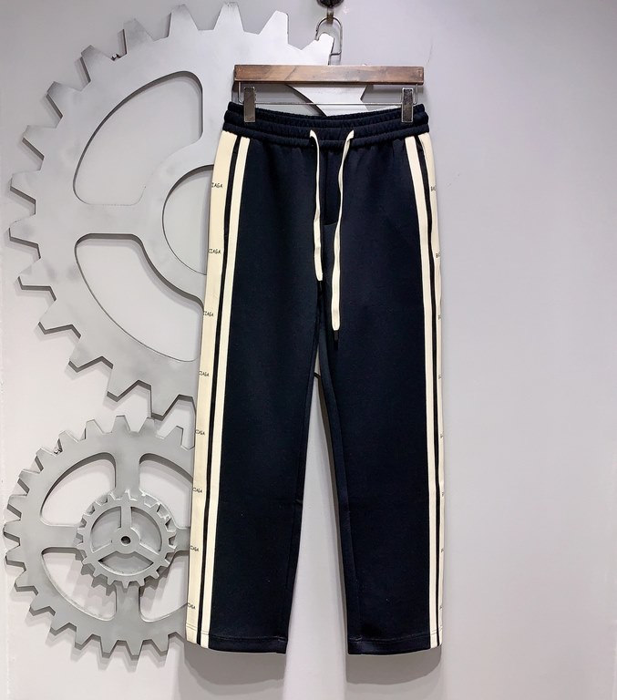 Balenciaga Paris family 2023 latest product casual pants counter with the same fabric, version of the fashionable and generous, buttocks thin, no sense of tightness, the use of imported counter fabrics on the body of the