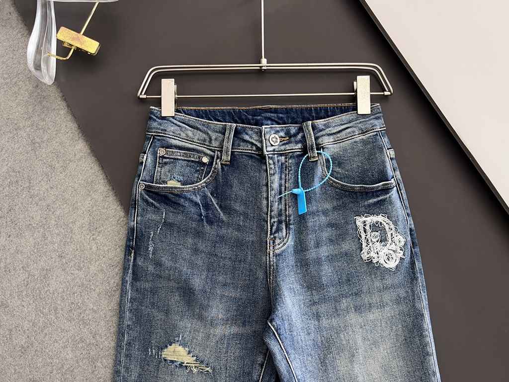 )CD, heavy wash casual jeans, imported original wash fabric, comfortable and slightly elastic, unique design, version of the super-positive, comfortable and breathable, grade is extremely high, counter quality, on the bo