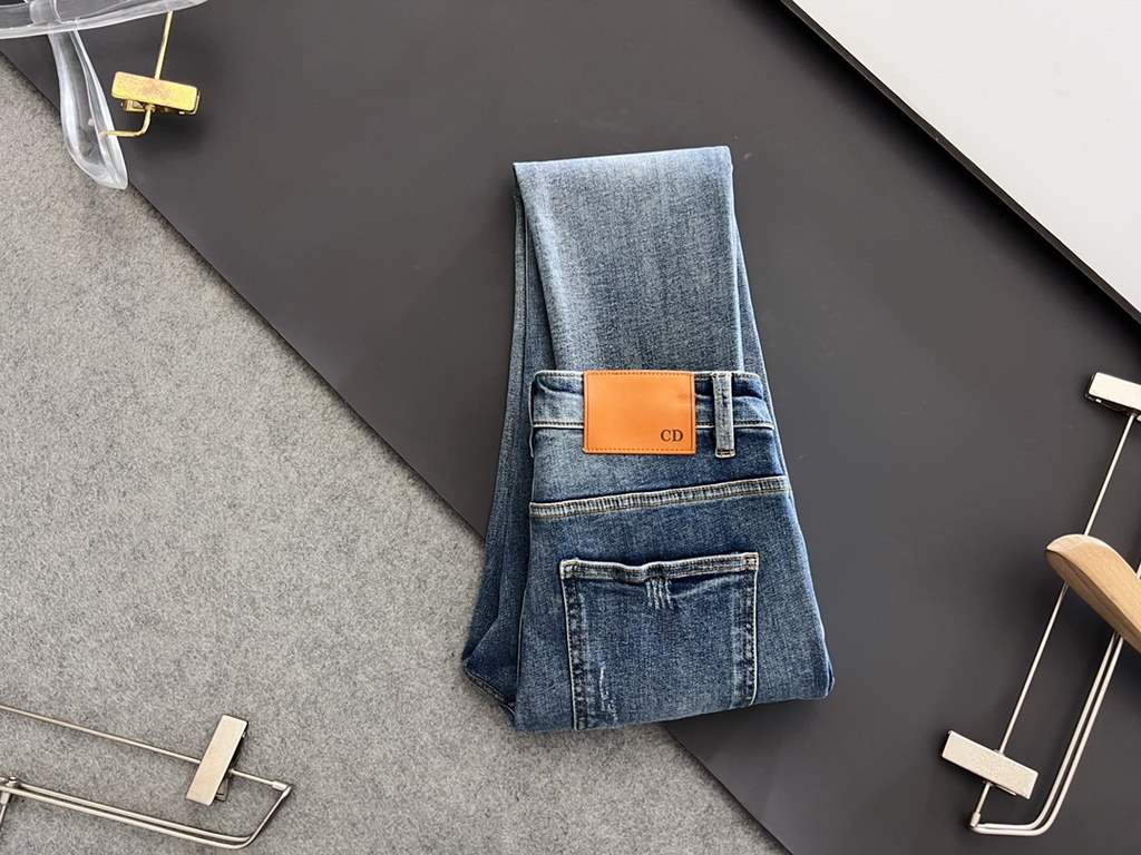 )CD, heavy wash casual jeans, imported original wash fabric, comfortable and slightly elastic, unique design, version of the super-positive, comfortable and breathable, grade is extremely high, counter quality, on the bo