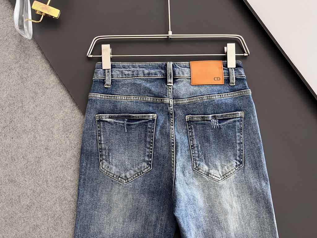 )CD, heavy wash casual jeans, imported original wash fabric, comfortable and slightly elastic, unique design, version of the super-positive, comfortable and breathable, grade is extremely high, counter quality, on the bo