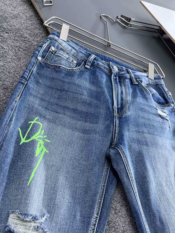 DH's 23SS new jeans High-end quality Slim fit Fabric with stretch Comfortable fit Good shape No binding on the body Size 30, 31, 32, 33, 34, 36, 38.