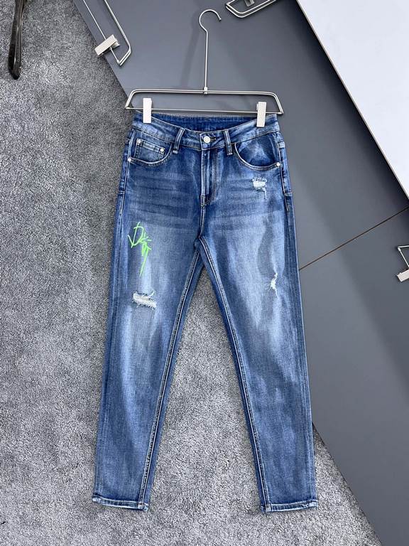 DH's 23SS new jeans High-end quality Slim fit Fabric with stretch Comfortable fit Good shape No binding on the body Size 30, 31, 32, 33, 34, 36, 38.