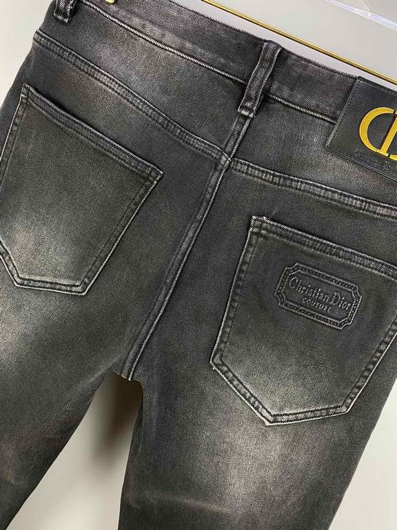 2023 Dior High-end custom jeans Latest fashion week runway models Original color yeast wash process Selected heavyweight denim fabric (cotton) comfortable and skin-friendly Original hardware accessories accessories Three