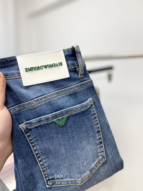 Armani, 2023 latest products, counter synchronization is available, the original single goods, washed casual jeans, imported original washed elastic fabric, comfortable and elastic, the original hardware accessories deco